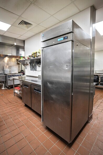 More Photos Of 762 Veterans Pky, Hinesville Restaurant For Sale