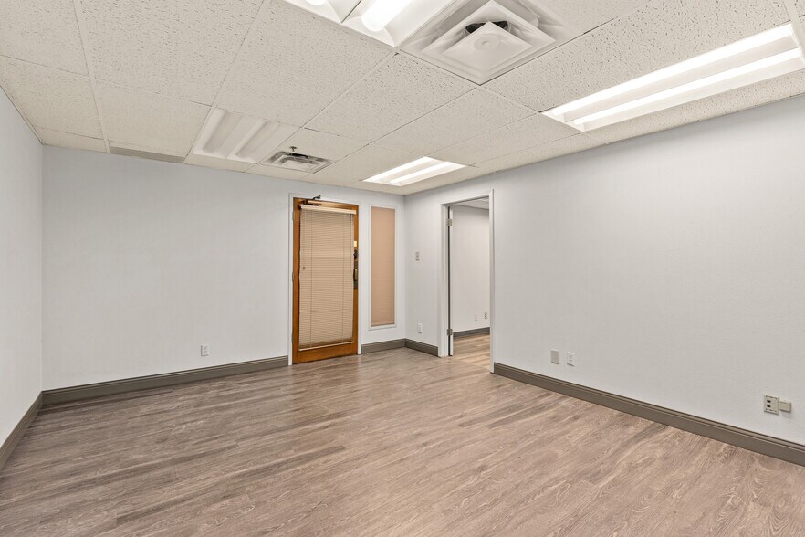 More Photos Of 800 Navarro St, San Antonio Office For Lease