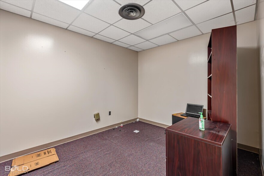 More Photos Of 523 Oxford Rd, Mansfield Office For Sale