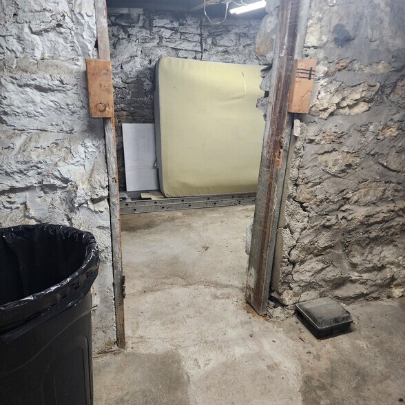 More Photos Of 401 N Spring St, Independence Apartments For Sale