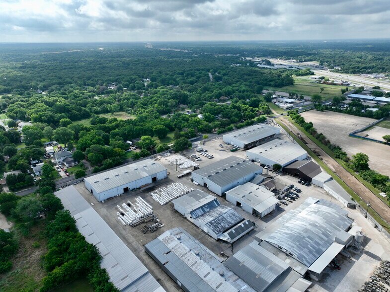 More Photos Of 301 Pleasant Dr, Dallas Warehouse For Lease