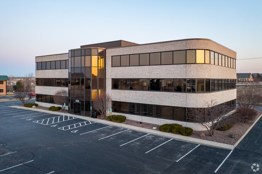 Primary Photo Of 1133 Quail Ct, Pewaukee Office For Lease