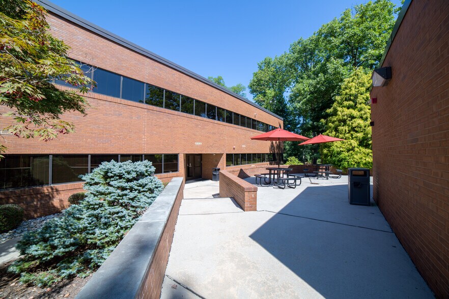 More Photos Of 1000 Herrontown Rd, Princeton Medical For Lease