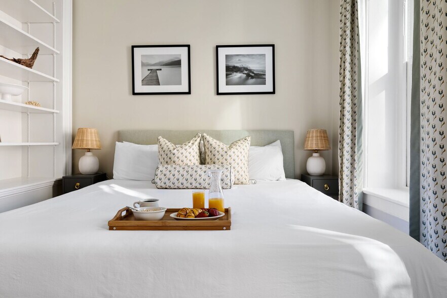 More Photos Of 21 Broad St, Charleston Storefront Retail Residential For Sale