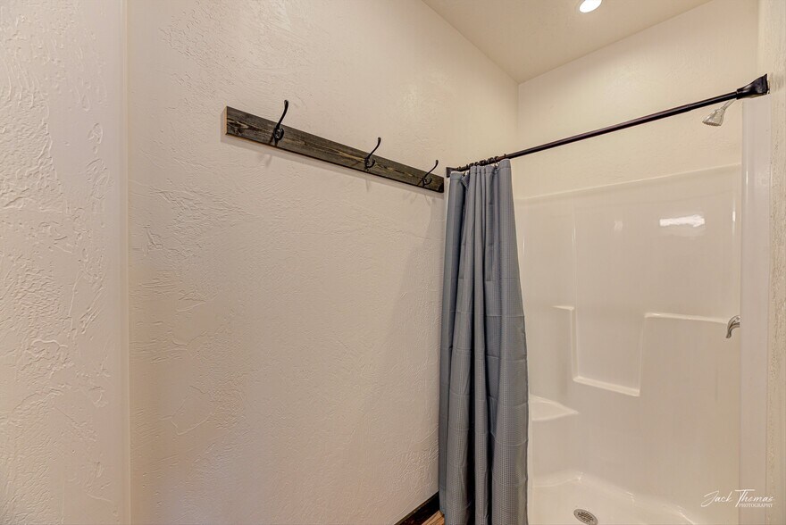 More Photos Of 4775 York Rd, Helena Light Distribution For Sale
