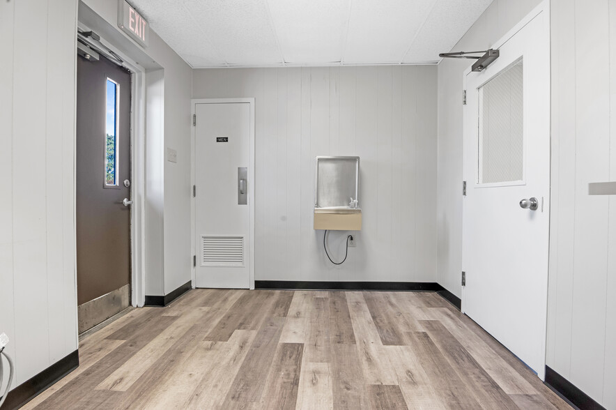 More Photos Of 161 Center St, Jacksonville Truck Terminal For Lease