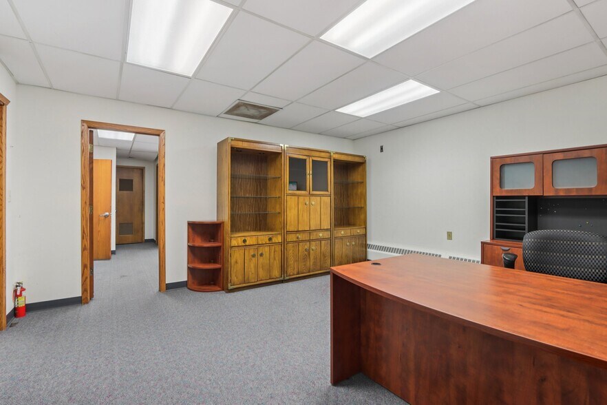 More Photos Of 1645 N 25th St, Milwaukee Office For Sale