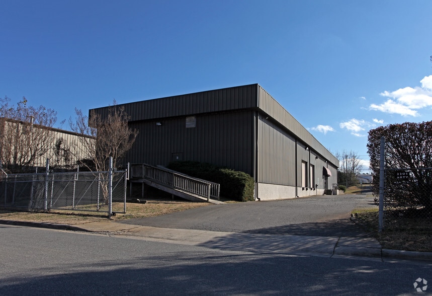 Primary Photo Of 2201 Arty Ave, Charlotte Warehouse For Lease