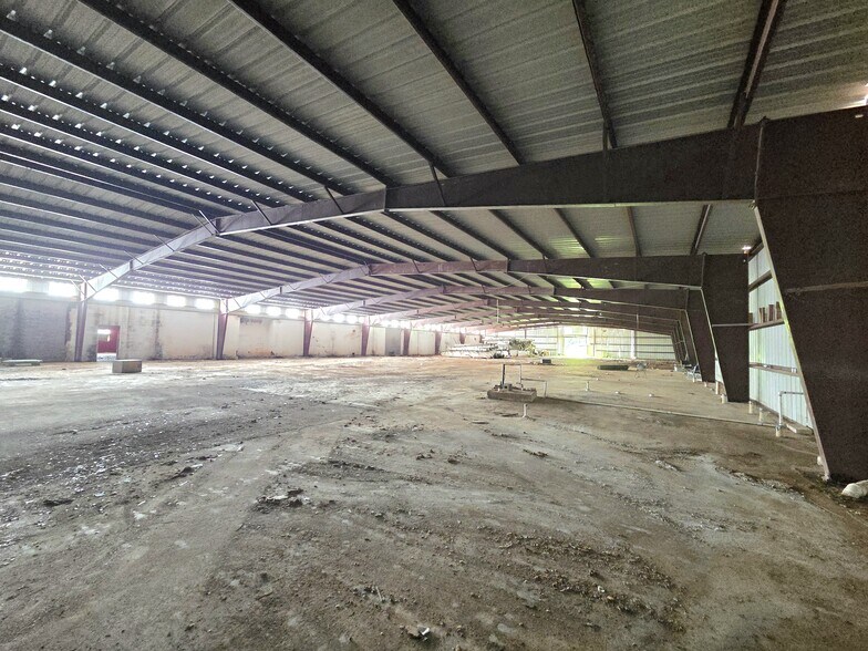 More Photos Of 14077 N Highway 75, Willis Warehouse For Sale