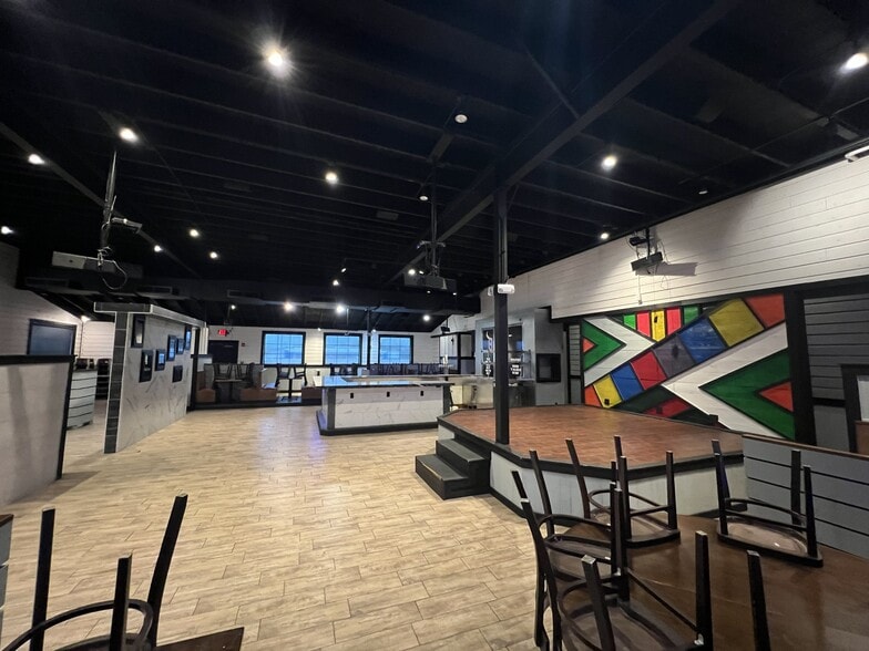 More Photos Of 530 N 47th St, Rogers Restaurant For Lease