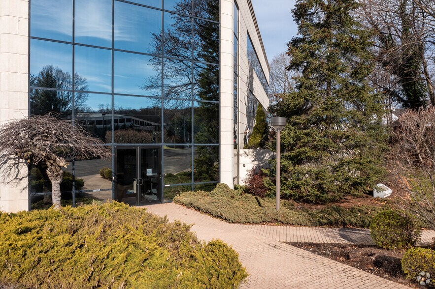 More Photos Of 45 Danbury Rd, Wilton Office For Lease