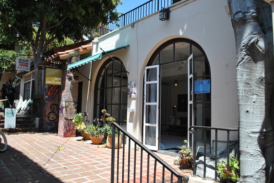 More Photos Of 451-461 E Main St, Ventura Storefront For Lease