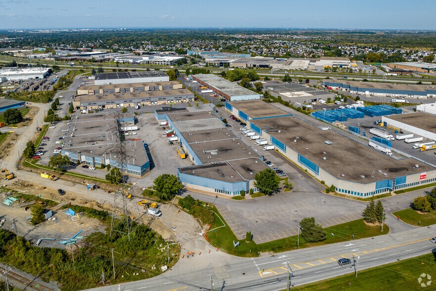 More Photos Of 255 Ch Du Tremblay, Boucherville Warehouse For Lease