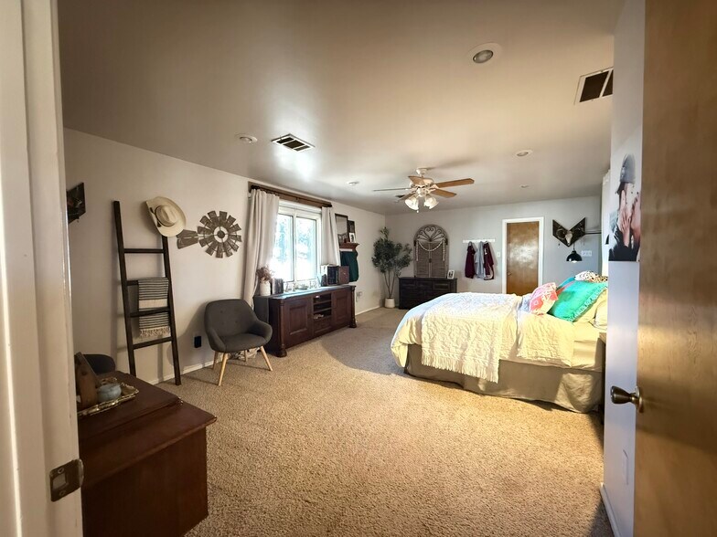 More Photos Of 9506 F M 835, Slaton Sports And Entertainment For Sale