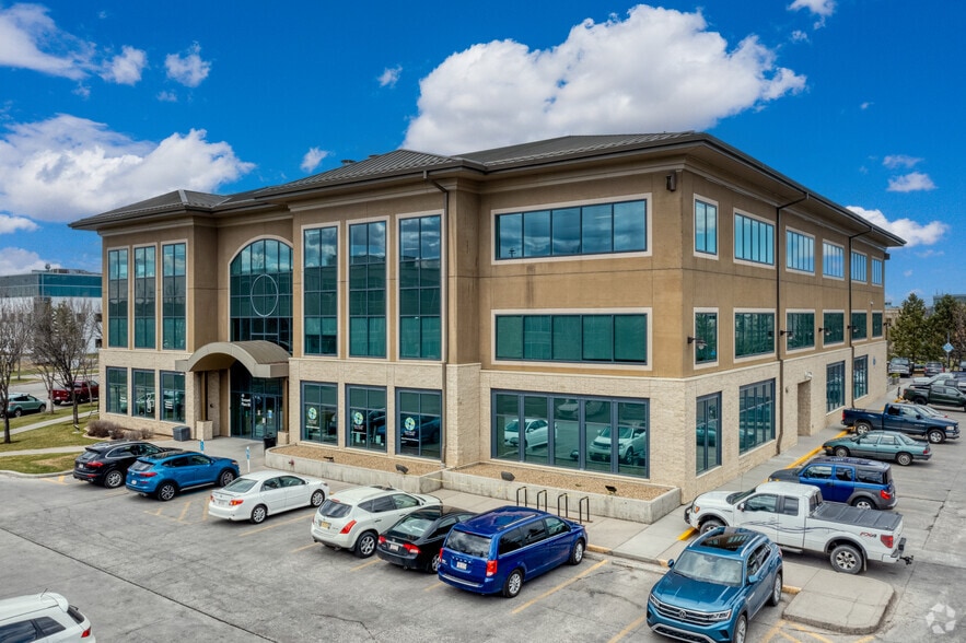 More Photos Of 40 Sunpark Plz SE, Calgary Medical For Lease