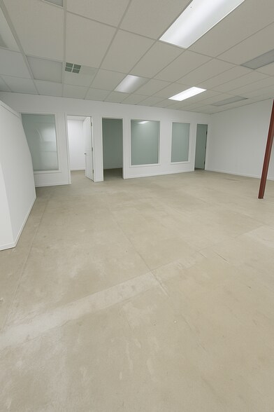 More Photos Of 1700 W 14th St, Wilmington Office For Sale