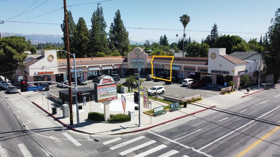 Primary Photo Of 7606 Fallbrook Ave, Canoga Park Unknown For Lease