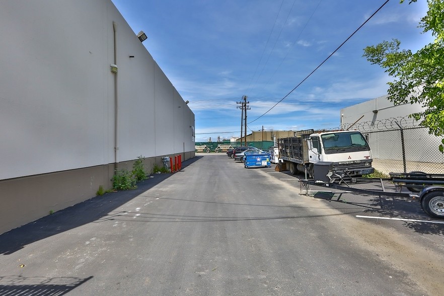 More Photos Of 590 Martin Ave, Santa Clara Warehouse For Lease