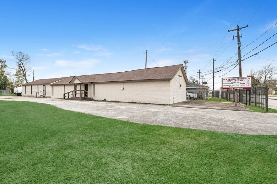 More Photos Of 7512 Lockwood Dr, Houston Specialty For Sale