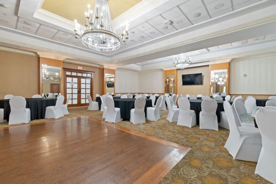 More Photos Of 30 Minue St, Carteret Hotel For Lease