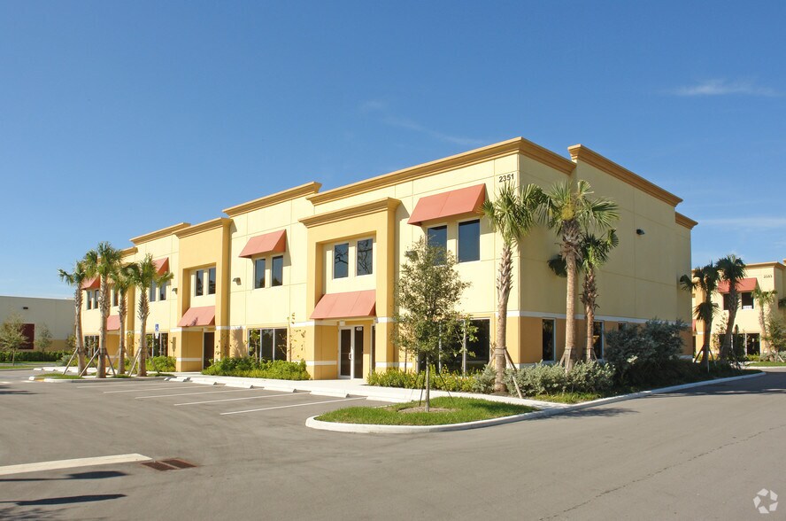 More Photos Of 2351 Vista Pky, West Palm Beach Distribution For Lease