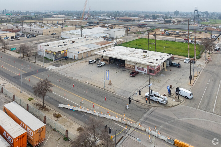 More Photos Of 555 Broadway St, Fresno Auto Repair For Sale