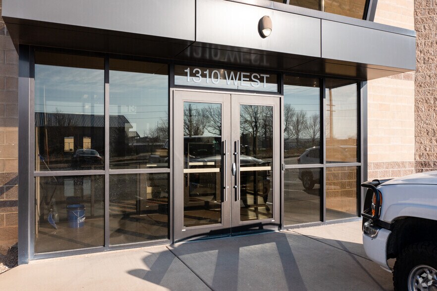 More Photos Of 1310 W 233 N, Centerville Office For Sale