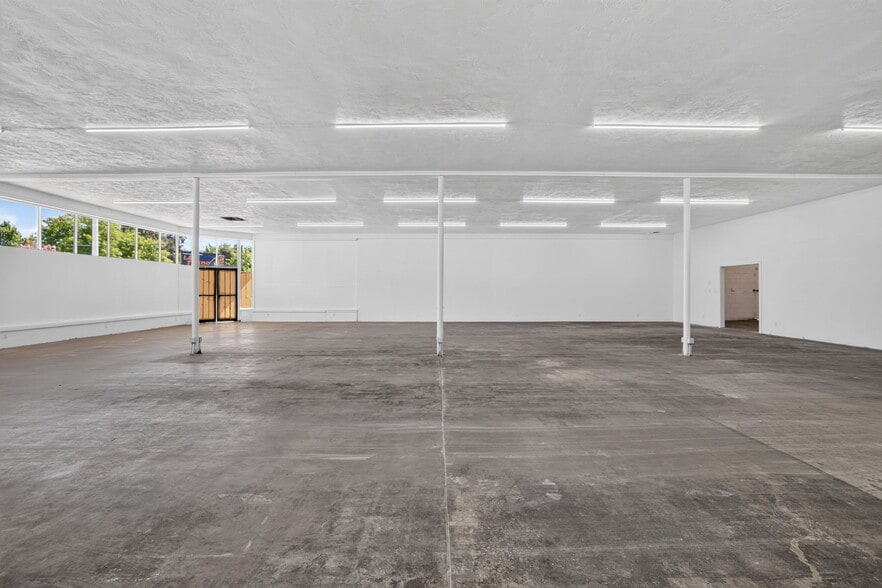 More Photos Of 3930 Broadway, Sacramento Freestanding For Sale