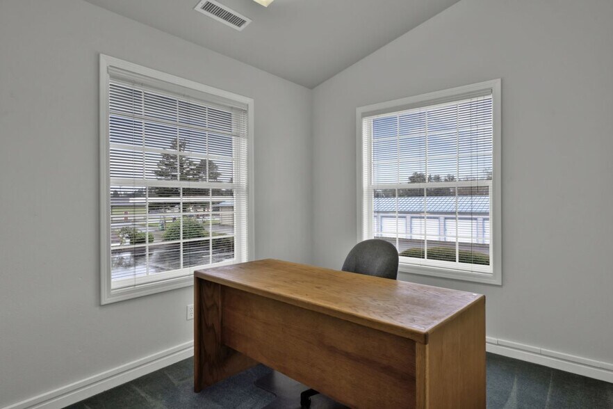 More Photos Of 1875 Highway 101, Florence Office For Sale
