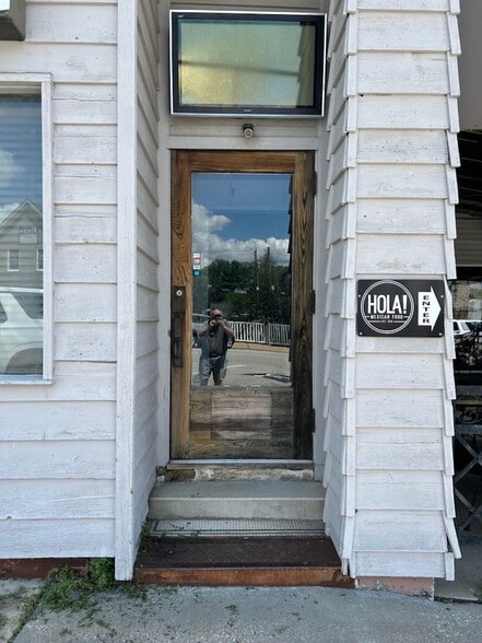 More Photos Of 106 S Central Ave, Eureka Storefront Retail Office For Lease