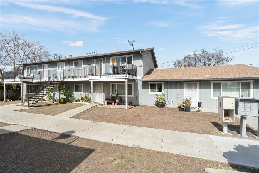 More Photos Of 590 Stoney Ct, Gilroy Apartments For Sale