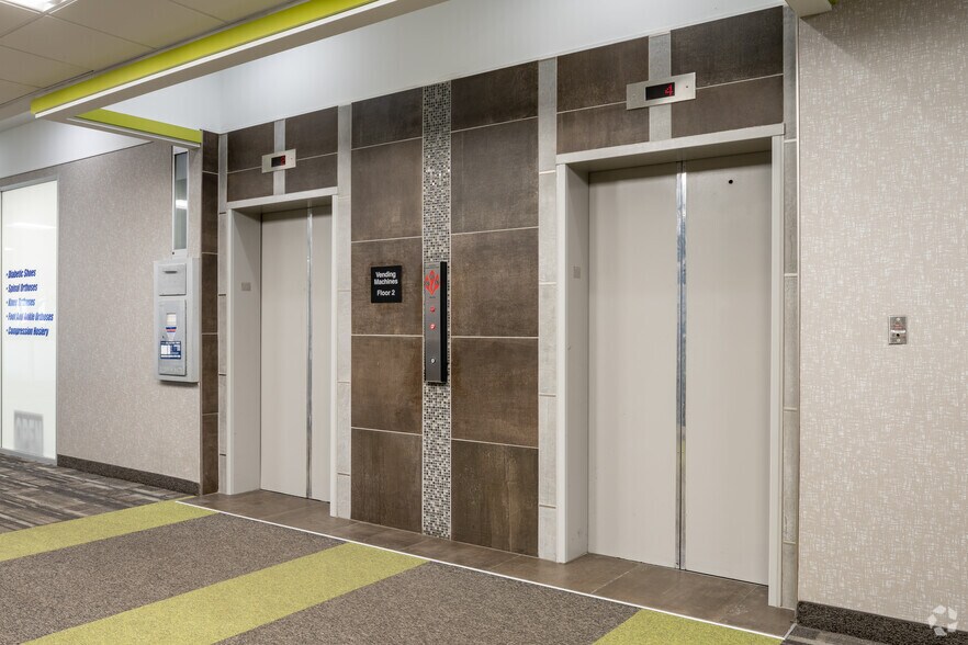 More Photos Of 25900 Greenfield Rd, Oak Park Office For Lease