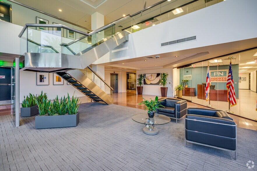 More Photos Of 7250 N 16th St, Phoenix Office For Sale