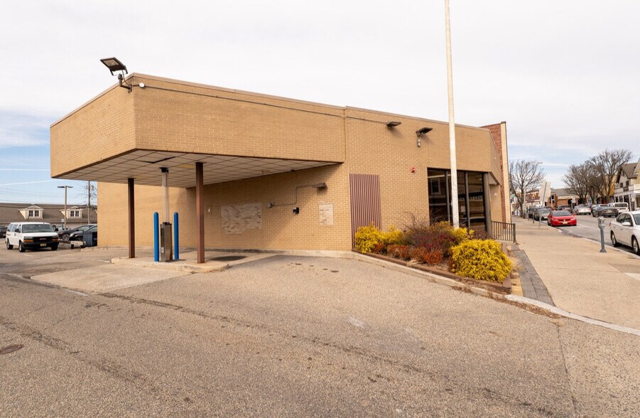 More Photos Of 24 Main St, Toms River Bank For Lease
