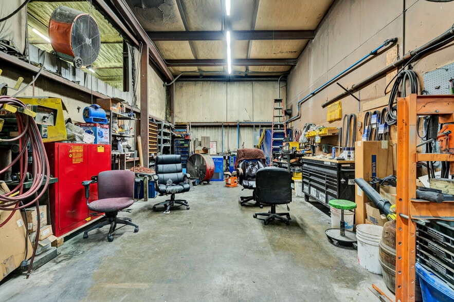 More Photos Of 2450 Riverside Drive, Chattanooga Warehouse For Sale