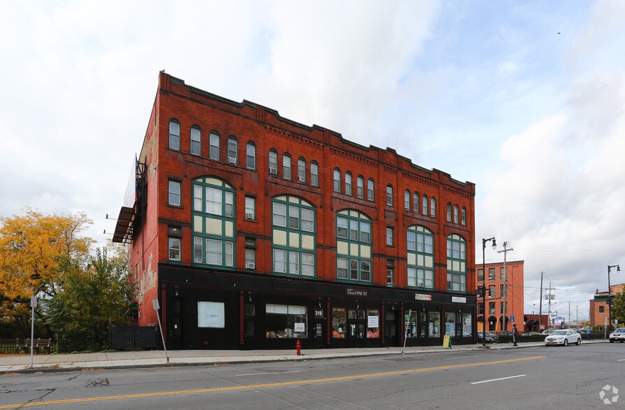 Primary Photo Of 317 N Salina St, Syracuse Apartments For Lease