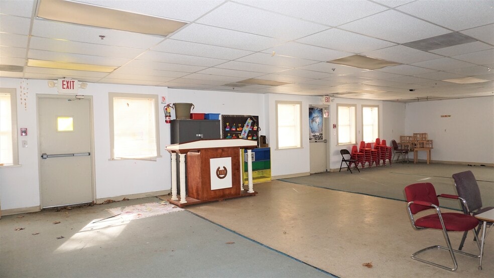 More Photos Of 2589-2613 Tilson Rd, Decatur Religious Facility For Lease