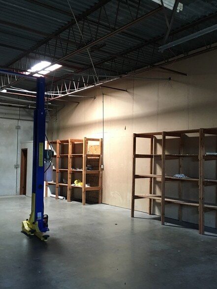 More Photos Of 1822 Holly Rd, Corpus Christi Warehouse For Lease
