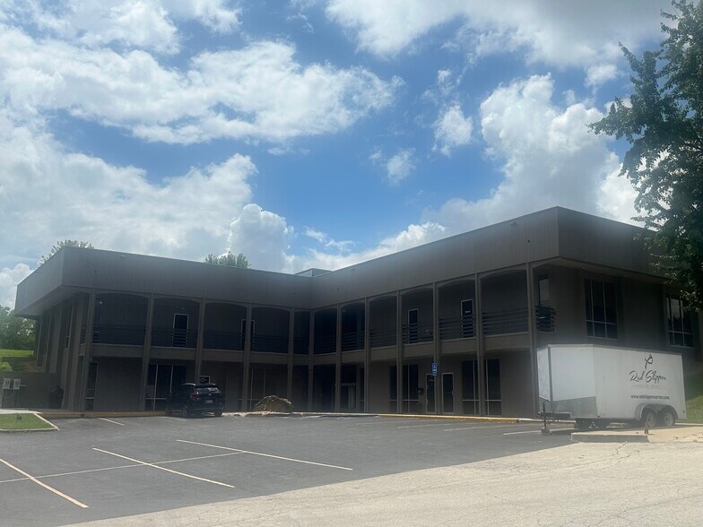 More Photos Of 1431 Southwest Blvd, Jefferson City General Retail For Sale