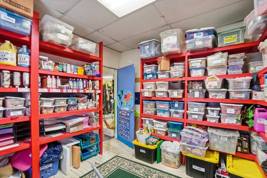 More Photos Of 213 N Broadway St, Spencerville Flex For Sale