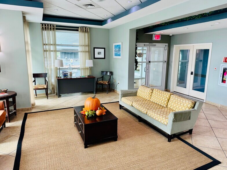 More Photos Of 2100 Sea Mountain Hwy, North Myrtle Beach Hotel For Lease