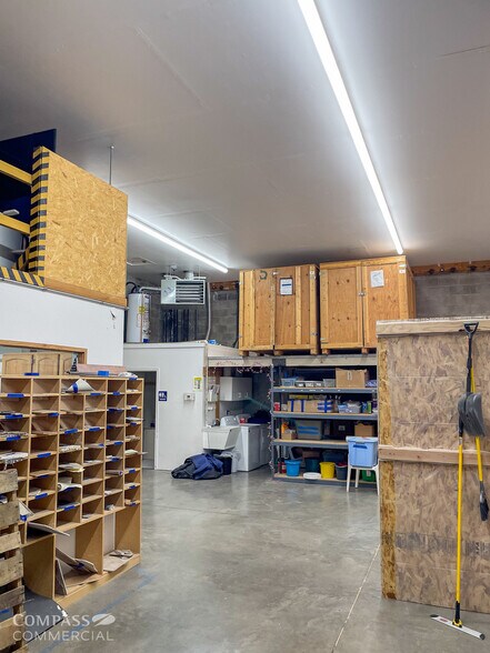 More Photos Of 90 SE Bridgeford Blvd, Bend Warehouse For Sale