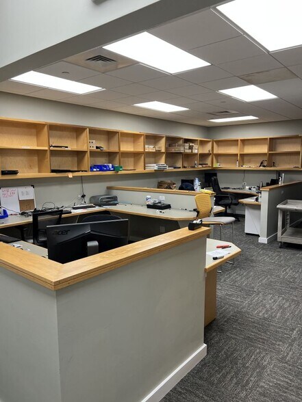 More Photos Of 34 E Industrial Rd, Branford Light Manufacturing For Lease