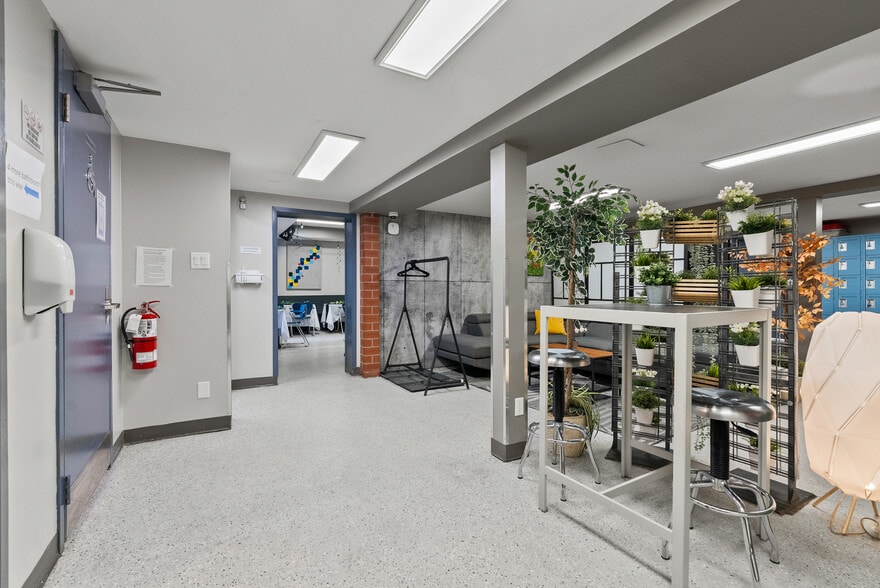 More Photos Of 499 Preston St, Ottawa Religious Facility For Sale