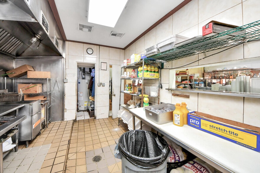 More Photos Of 7626 Clarewood Dr, Houston Restaurant For Sale