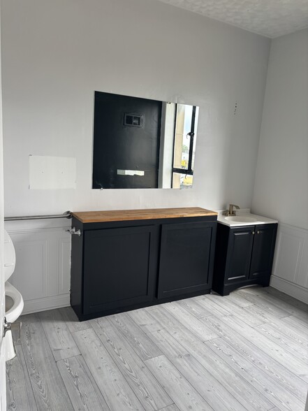 More Photos Of 3901 Christopher St, Hamtramck Manufacturing For Lease