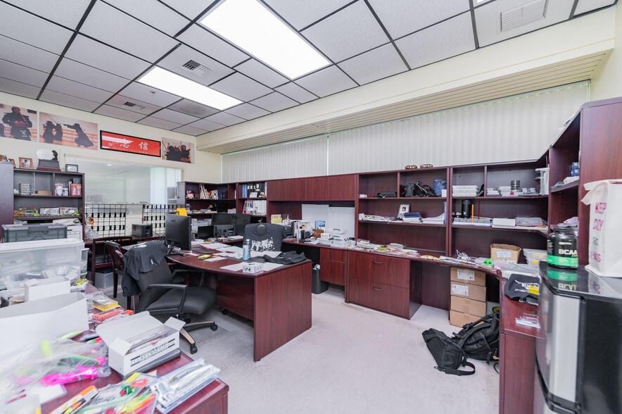 More Photos Of 380-384 Clinton St, Costa Mesa Manufacturing For Lease