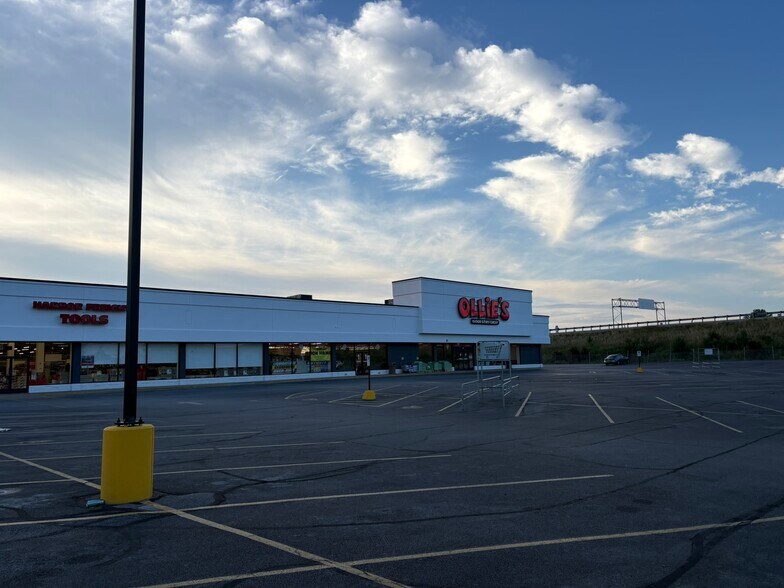 More Photos Of 2505-2527 S Reynolds Rd, Toledo Unknown For Lease