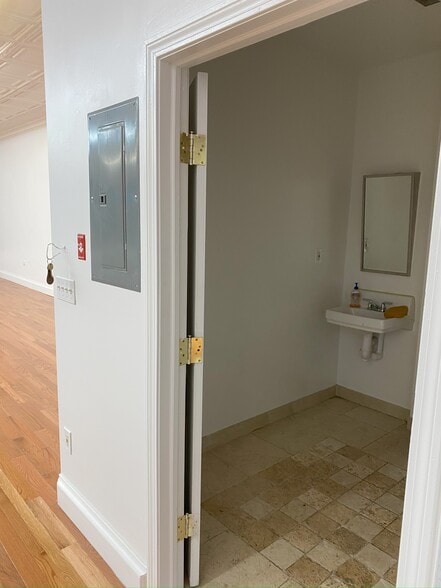 More Photos Of 2948-2960 Fairfield Ave, Bridgeport Storefront For Lease