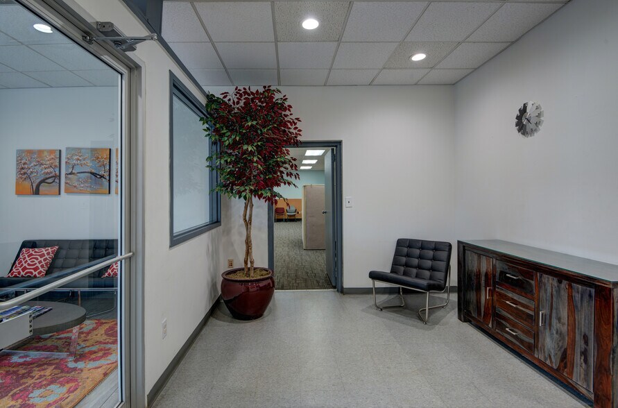More Photos Of 185 Ainsley Dr, Syracuse Manufacturing For Lease